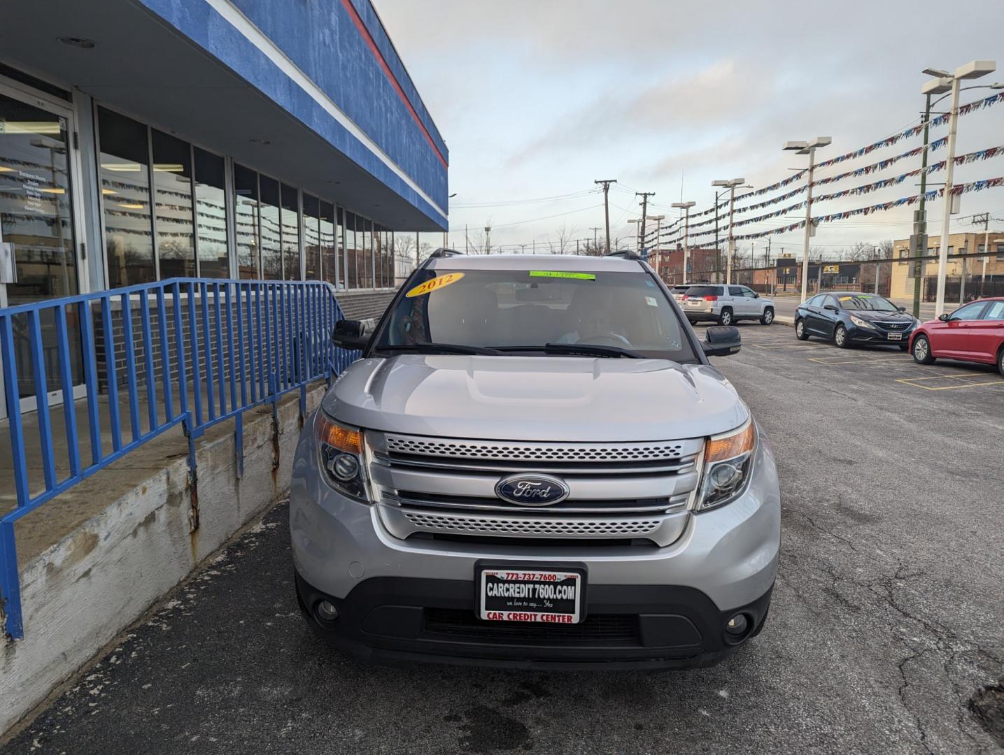 2012 SILVER Ford Explorer XLT FWD (1FMHK7D82CG) with an 3.5L V6 DOHC 24V engine, 6-Speed Automatic transmission, located at 7600 S Western Ave., Chicago, IL, 60620, (773) 918-3980, 0.000000, 0.000000 - Photo#2